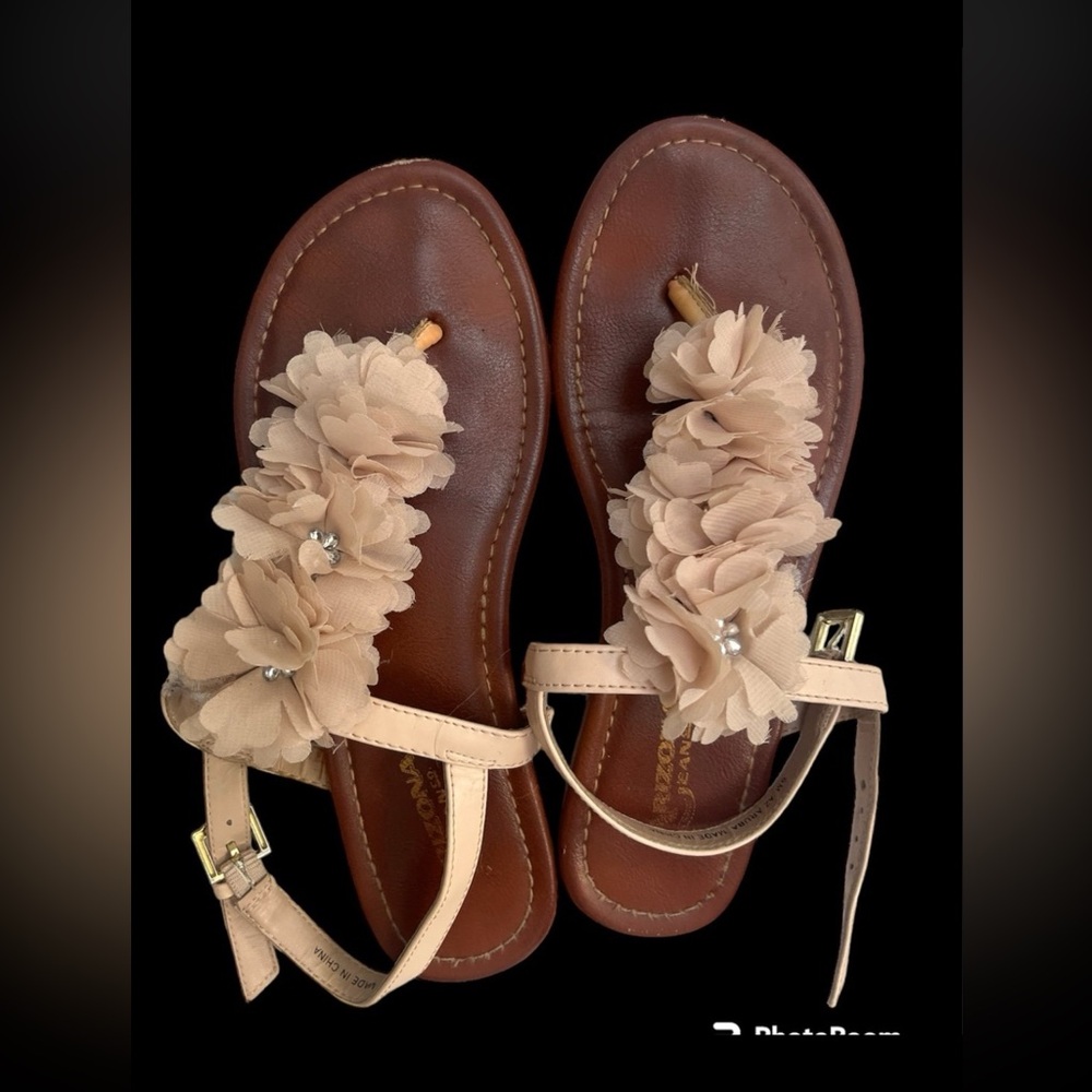 Arizona size 6 sandals with flowers and bling